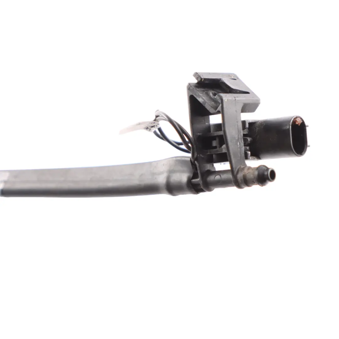 Ugello del Getto del Lavavetro per BMW F21 con numero di parte 7399024 BMW F21 Ugello del Getto del Lavavetro - SKU 7399024 - Numero di parte 7399024