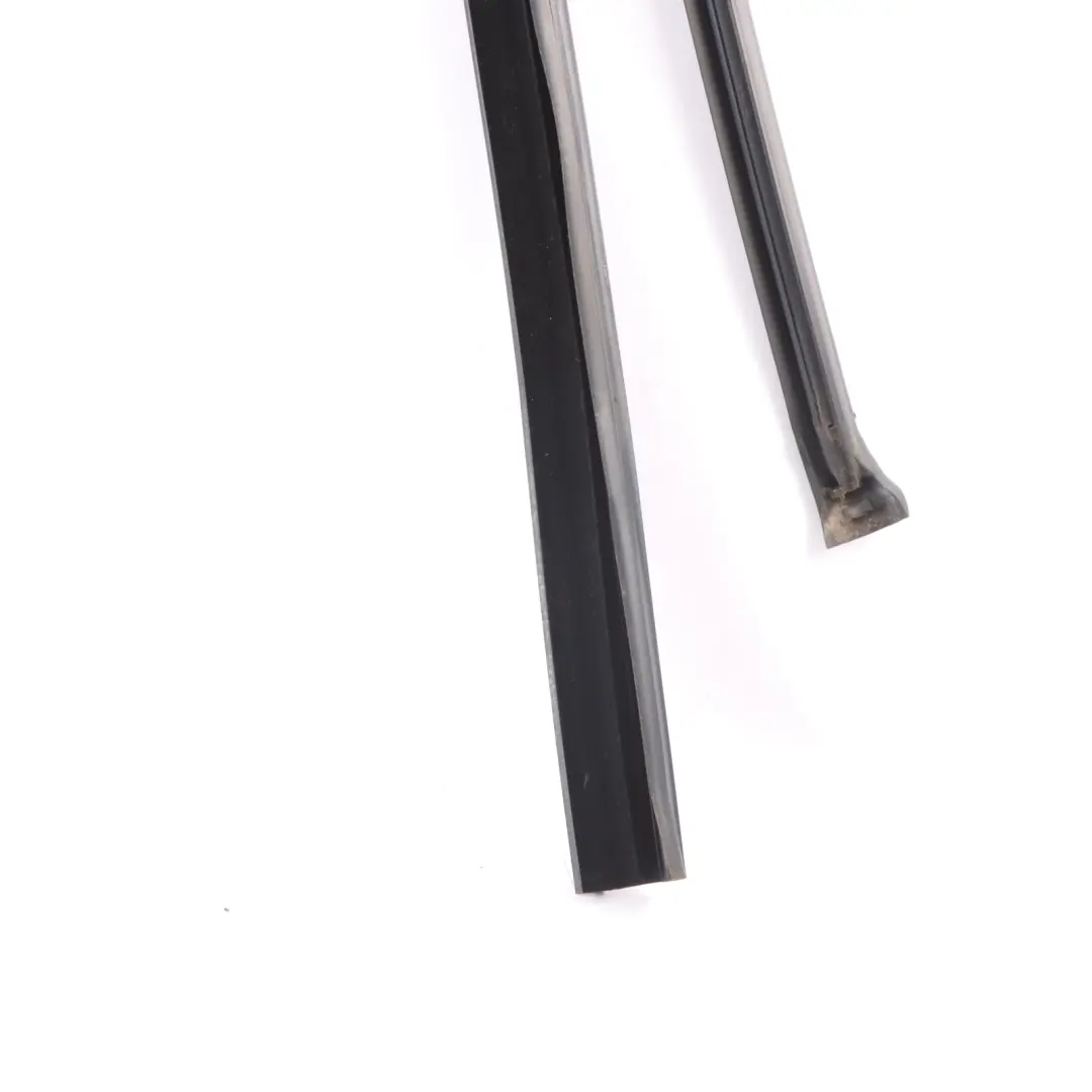 Telaio Finestra Porta Posteriore Destra Copertura Guarnizione per BMW X2 F39 con numero di parte 7420836 BMW X2 F39 Telaio Finestra Porta Posteriore Destra Copertura Guarnizione - SKU 7420836 - Numero di parte 7420836