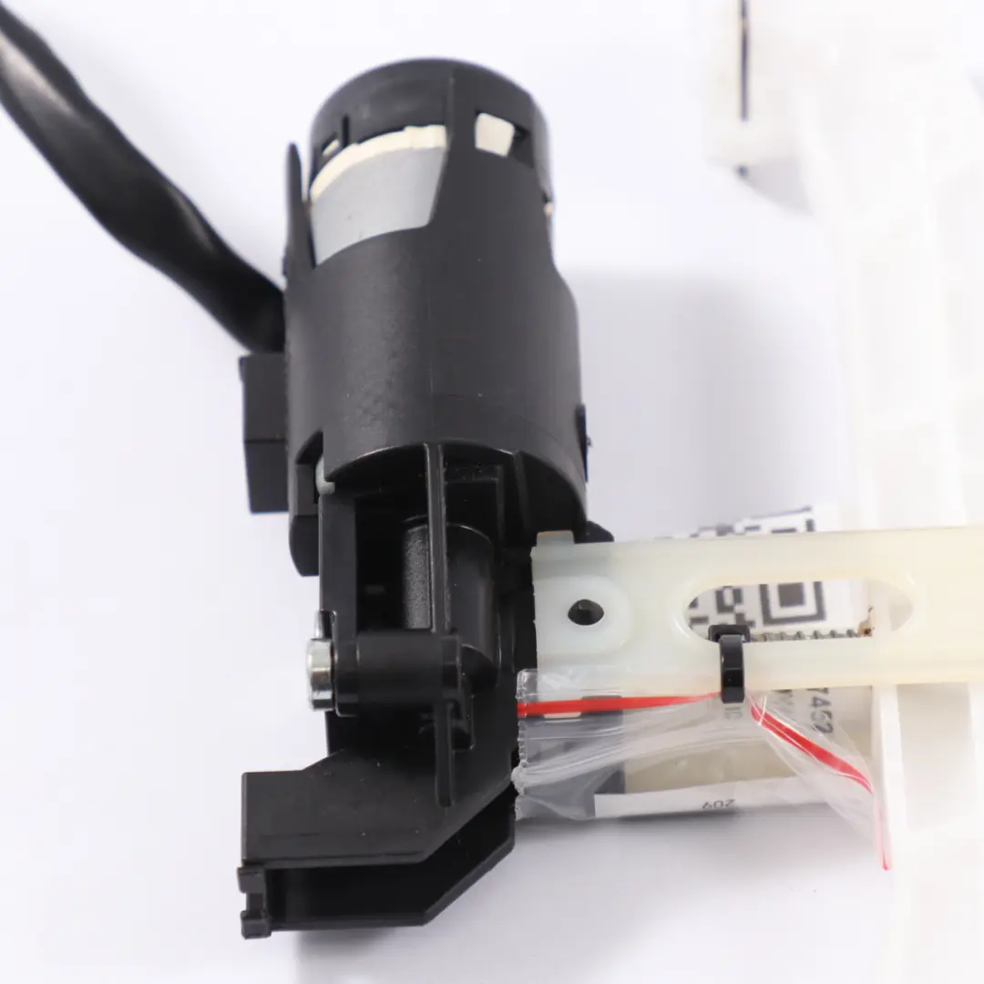 Motore regolazione verticale poggiatesta per BMW G20 G21 G14 F91 G15 F92 G16 con numero di parte 7452225 BMW G20 G21 G14 F91 G15 F92 G16 Motore regolazione verticale poggiatesta - SKU 7452225 - Numero di parte 7452225