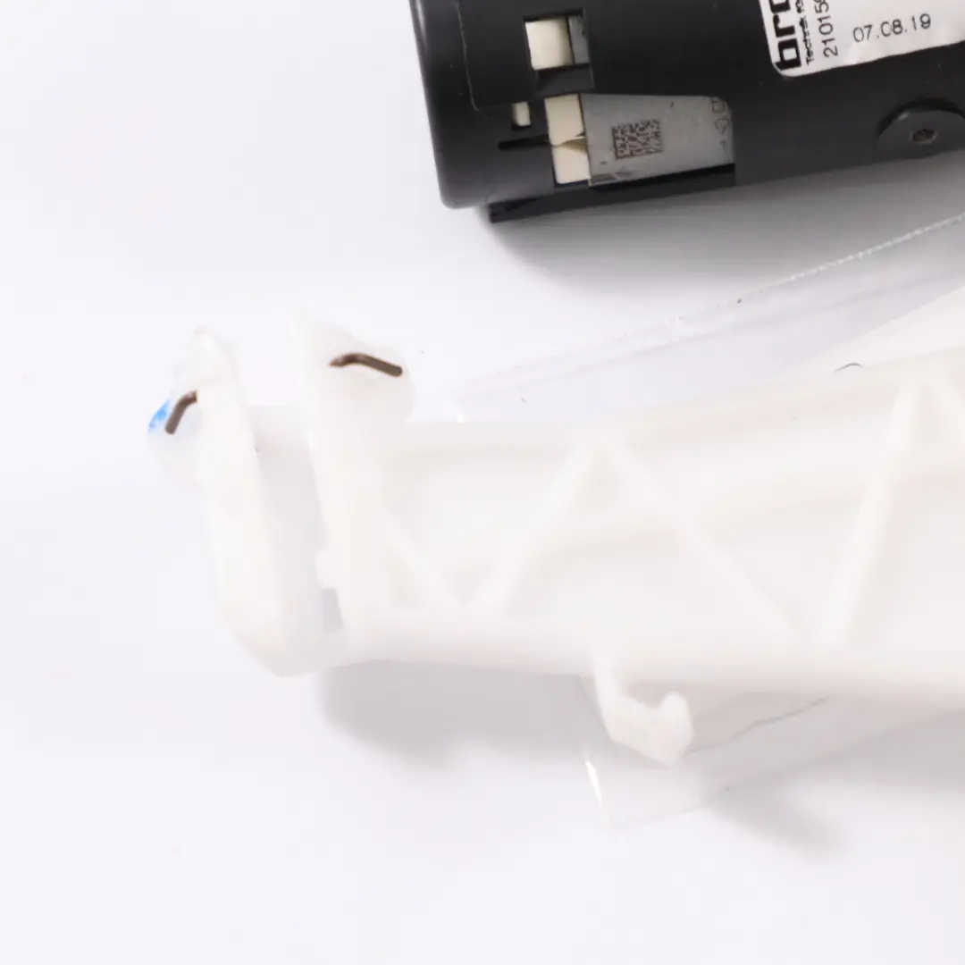 Motore regolazione verticale poggiatesta per BMW G20 G21 G14 F91 G15 F92 G16 con numero di parte 7452225 BMW G20 G21 G14 F91 G15 F92 G16 Motore regolazione verticale poggiatesta - SKU 7452225 - Numero di parte 7452225