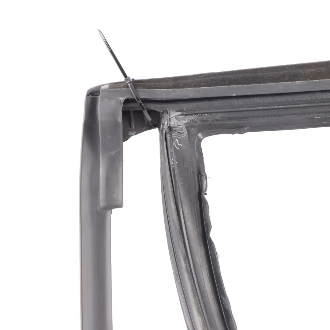 Junta sellado la guía de la ventana de la puerta trasera derecha para BMW F40 con número de pieza 7452350 BMW F40 Junta sellado la guía de la ventana de la puerta trasera derecha - SKU 7452350 - Número de pieza 7452350