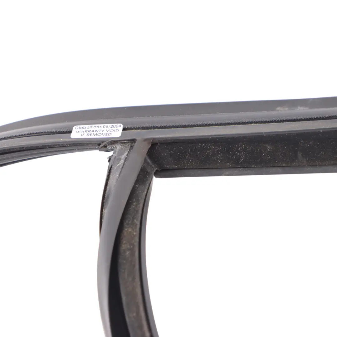 Junta sellado la guía de la ventana de la puerta trasera derecha para BMW F40 con número de pieza 7452350 BMW F40 Junta sellado la guía de la ventana de la puerta trasera derecha - SKU 7452350 - Número de pieza 7452350