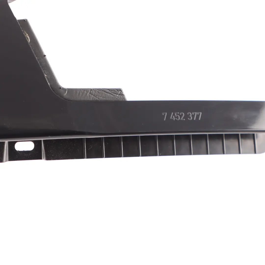 Moldura Pilar B Delantero Izquierdo Tira Protectora para BMW F40 con número de pieza 7452377 BMW F40 Moldura Pilar B Delantero Izquierdo Tira Protectora - SKU 7452377 - Número de pieza 7452377