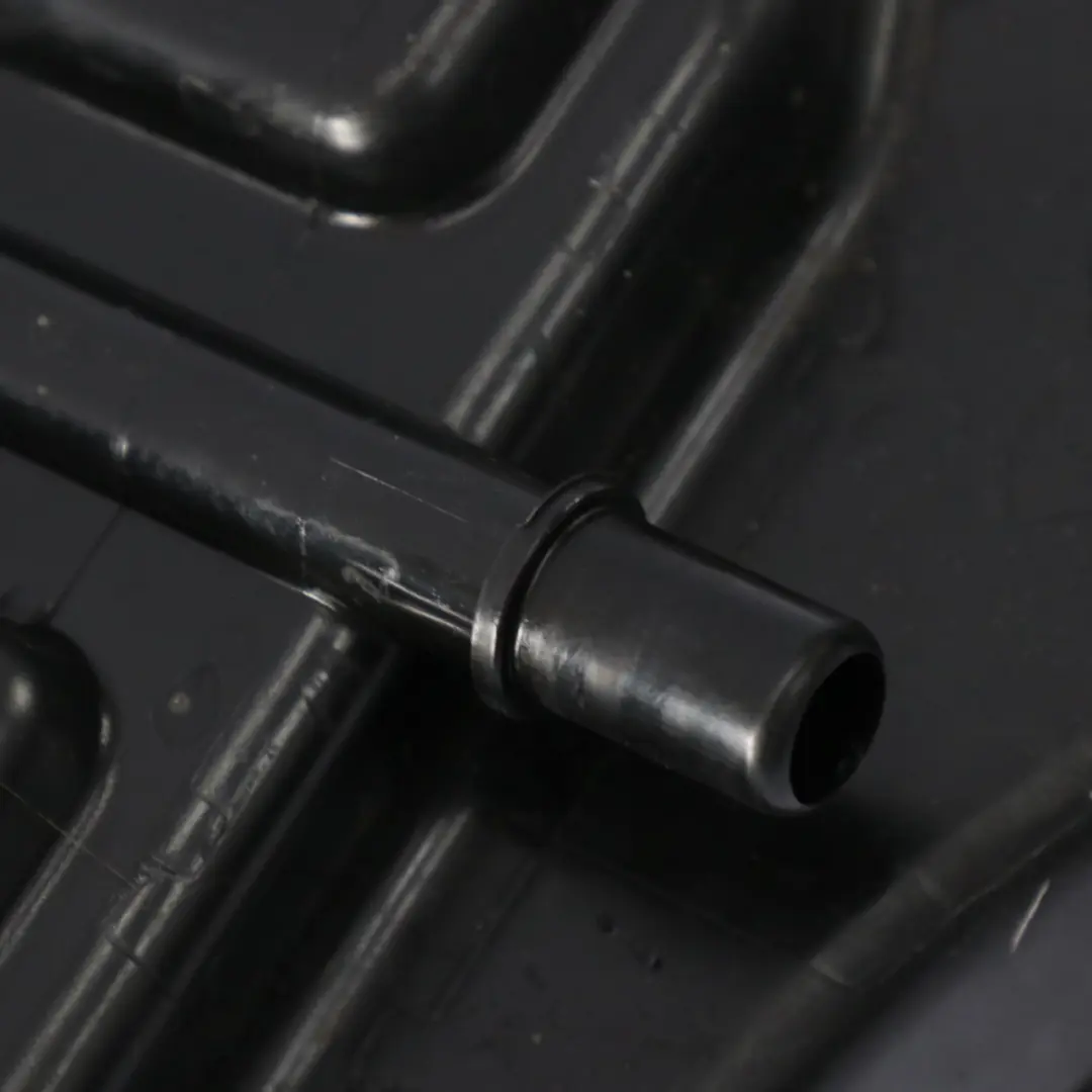 Serbatoio Adblue Serbatoio Additivo Active SCR per BMW G20 G21 con numero di parte 7454338 BMW G20 G21 Serbatoio Adblue Serbatoio Additivo Active SCR - SKU 7454338 - Numero di parte 7454338