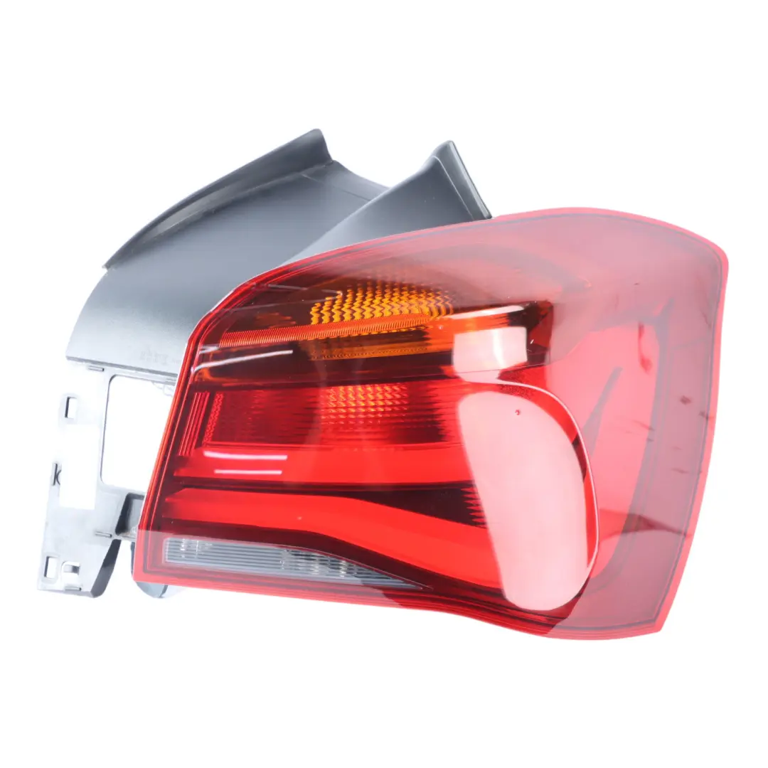 Lampa Tylna W Błotnik Zewnętrzna Prawa Black Line do BMW F20 F21 LCI o numerze 7456502 BMW F20 F21 LCI Lampa Tylna W Błotnik Zewnętrzna Prawa Black Line - SKU 7456502-2 - Numer Części 7456502