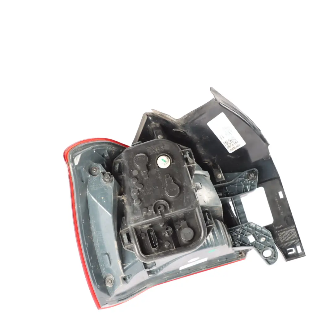 BMW F20 F21 LCI Luz Trasera Panel Lateral Exterior Línea Negra Derecha - SKU 7456502-2 - Número de pieza 7456502