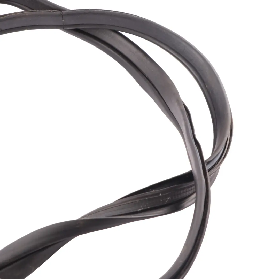 Uszczelka Tylnych Dzielonych Drzwi bagażnika do Mini Clubman F54 o numerze 7465031 Mini Clubman F54 Uszczelka Tylnych Dzielonych Drzwi bagażnika - SKU 7465031 - Numer Części 7465031