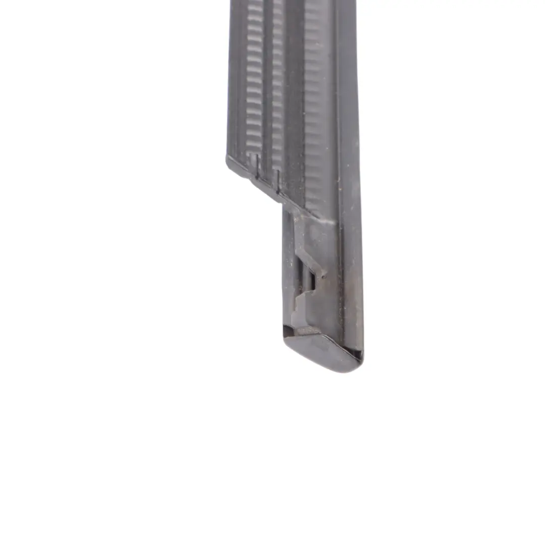 Türfenster äußere Kanalabdeckung Hinten Rechts Shadowline für BMW F40 mit Teilenummer 7474000 BMW F40 Türfenster äußere Kanalabdeckung Hinten Rechts Shadowline - SKU 7474000 - Teilenummer 7474000