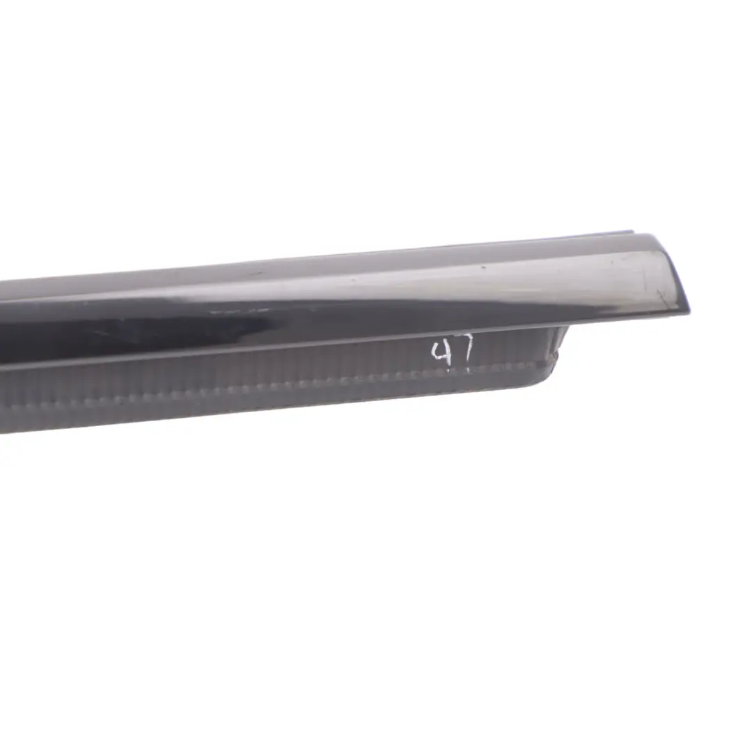 Couvercle de canal extérieur de fenêtre arrière droite Shadowline pour BMW F40 à propos du numéro de pièce 7474000 BMW F40 Couvercle de canal extérieur de fenêtre arrière droite Shadowline - SKU 7474000 - Numéro de pièce 7474000