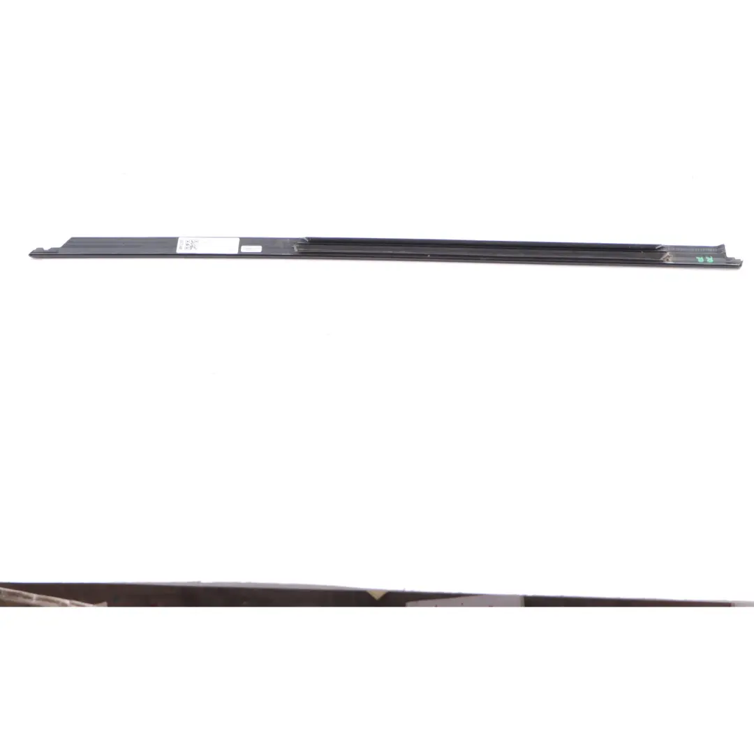 Puerta Ventana Exterior Canal Cubierta Trasera Derecha Línea de sombra para BMW F40 con número de pieza 7474000 BMW F40 Puerta Ventana Exterior Canal Cubierta Trasera Derecha Línea de sombra - SKU 7474000 - Número de pieza 7474000