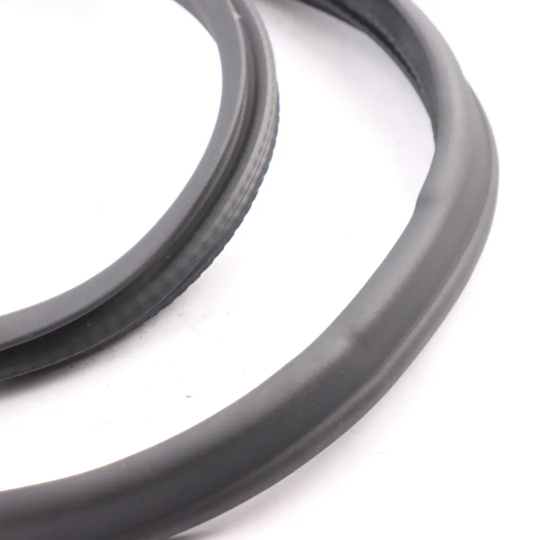 Porta finestra guida guarnizione posteriore sinistra destra per BMW G26 con numero di parte 7482948 BMW G26 Porta finestra guida guarnizione posteriore sinistra destra - SKU 7482948 - Numero di parte 7482948