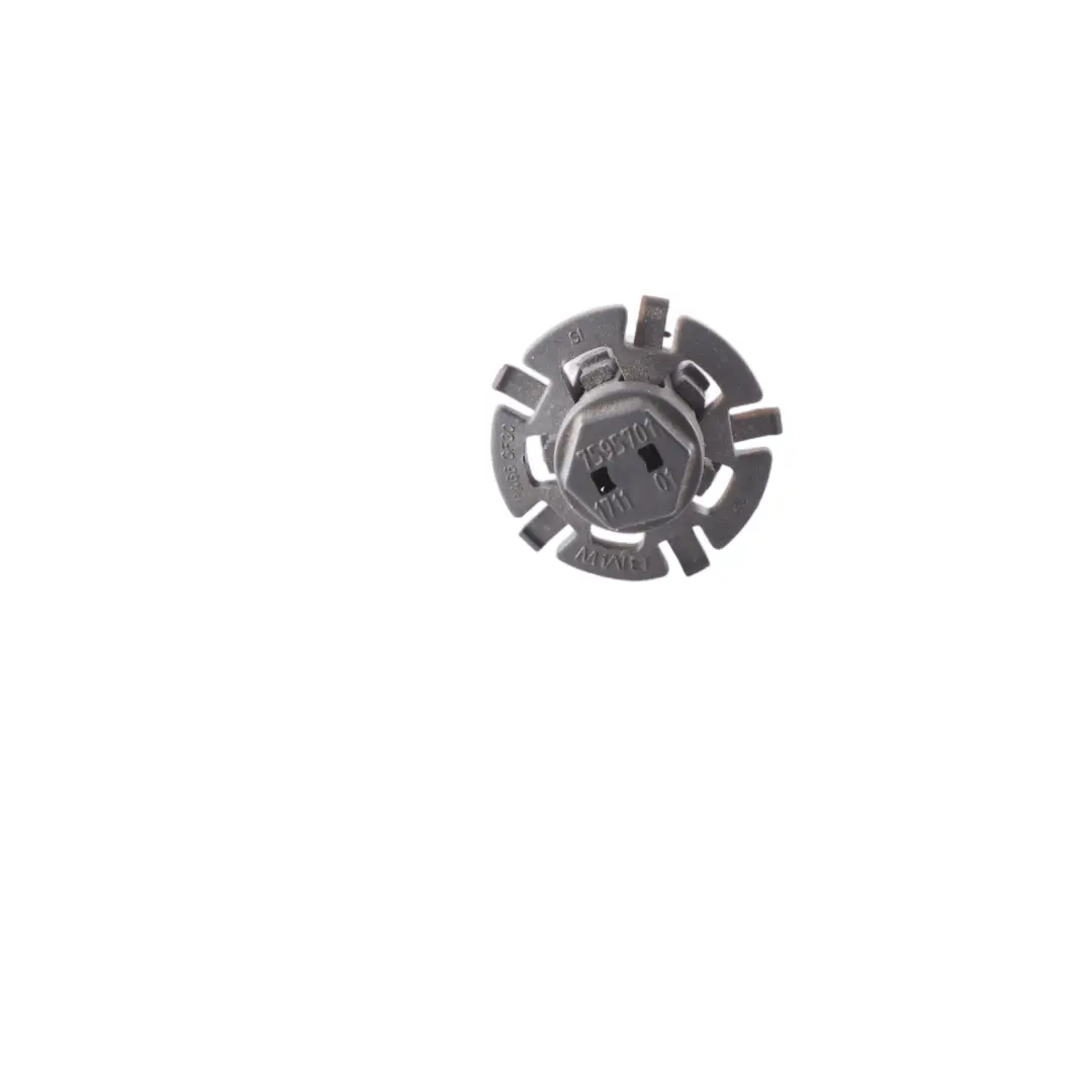 Clip montaje superior radiador para BMW F10 F11 F12 F13 F01 F02 F03 F25 F26 con número de pieza 7595701 BMW F10 F11 F12 F13 F01 F02 F03 F25 F26 Clip montaje superior radiador - SKU 7595701 - Número de pieza 7595701