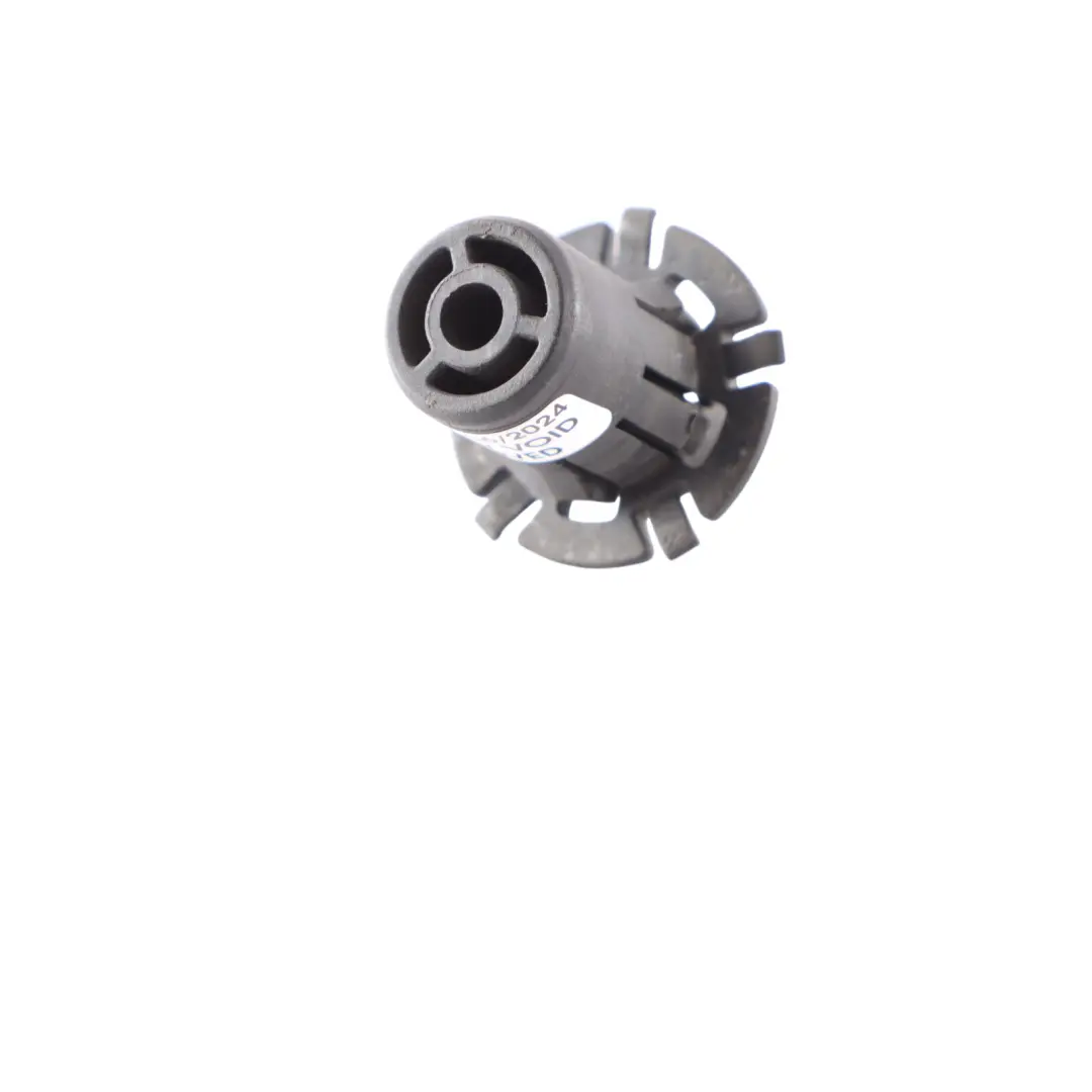 Clip montaggio radiatore superiore per BMW F10 F11 F12 F13 F01 F02 F03 F25 con numero di parte 7595701 BMW F10 F11 F12 F13 F01 F02 F03 F25 Clip montaggio radiatore superiore - SKU 7595701 - Numero di parte 7595701