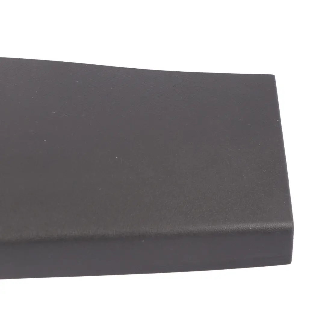 Couvercle garniture inférieure pilier B passager pour Renault Trafic 3 à propos du numéro de pièce 769166740R Renault Trafic 3 Couvercle garniture inférieure pilier B passager - SKU 769166740R - Numéro de pièce 769166740R