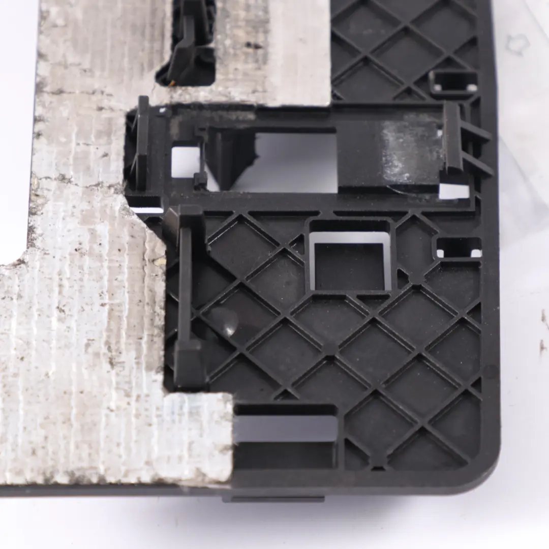 Płyta Mocująca Kable Przewody Silnika do BMW E60 E61 E83 X3 o numerze 7793417 BMW E60 E61 E83 X3 Płyta Mocująca Kable Przewody Silnika - SKU 7793417-1 - Numer Części 7793417