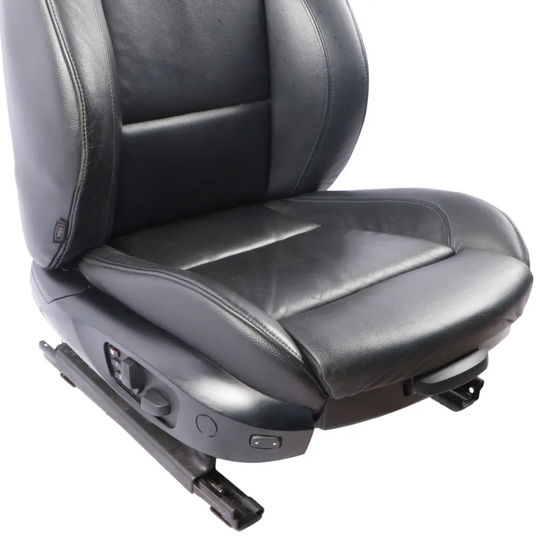 Fotel Prawy Sport Skóra Niebieska Nić do BMW E92 o numerze 7843050 BMW E92 Fotel Prawy Sport Skóra Niebieska Nić - SKU 7843050-2 - Numer Części 7843050