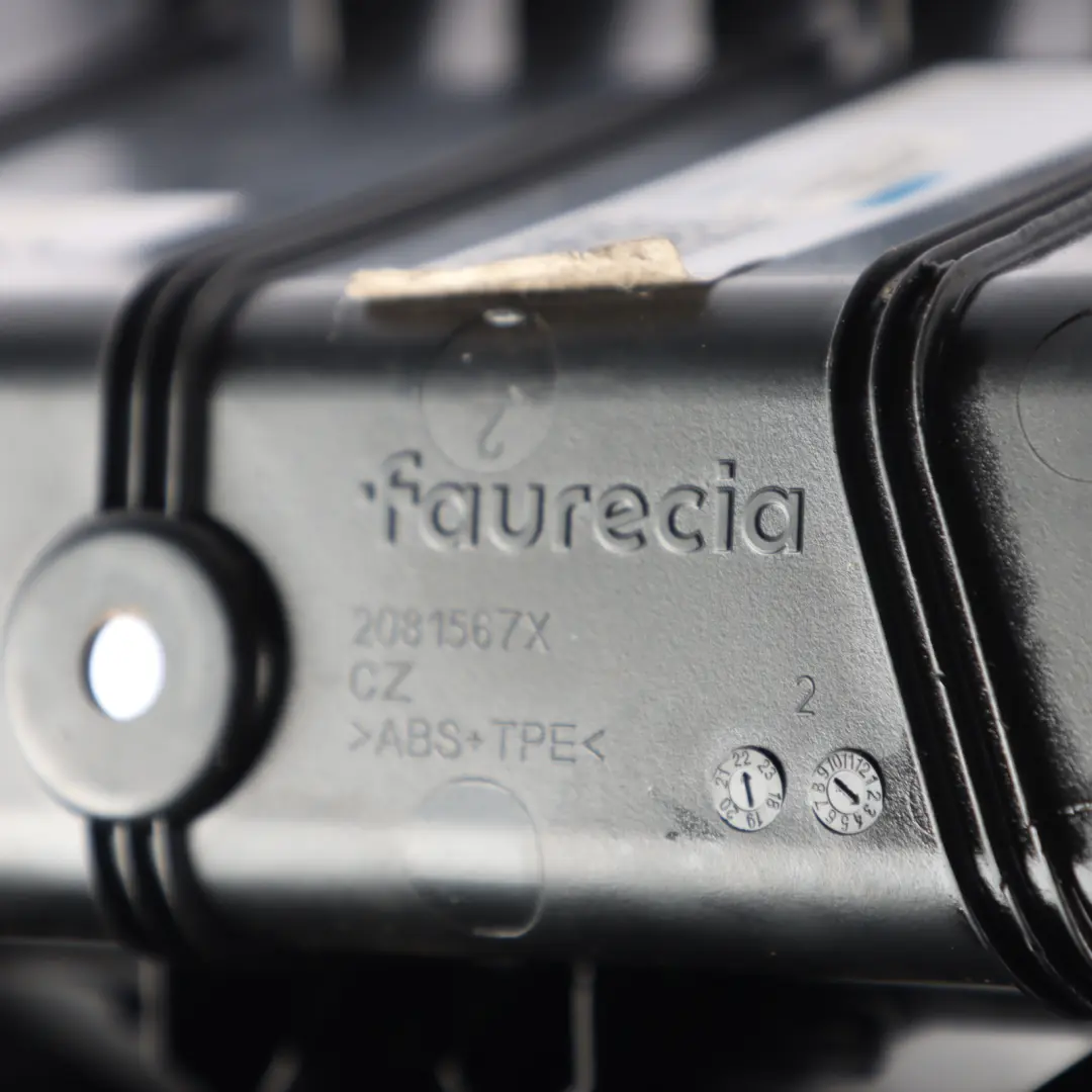 Uchwyt Na Kubki Konsoli Środkowej 6823329 do BMW F40 F44 o numerze 7951772 BMW F40 F44 Uchwyt Na Kubki Konsoli Środkowej 6823329 - SKU 7951772-2 - Numer Części 7951772