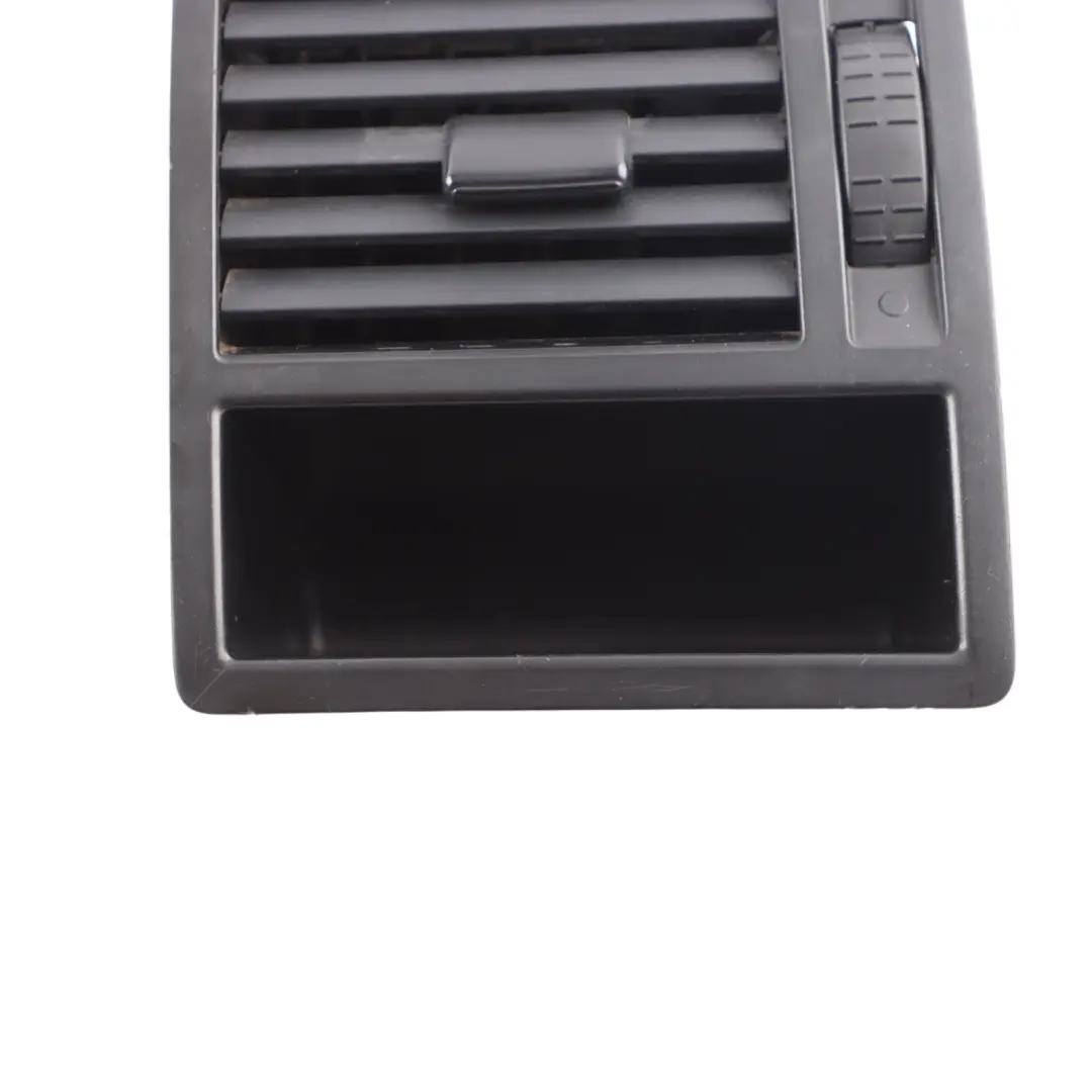 Bocchetta Aria Esterna Anteriore Sinistra per Volkswagen Transporter T5 con numero di parte 7E0819203 Volkswagen Transporter T5 Bocchetta Aria Esterna Anteriore Sinistra - SKU 7E0819203 - Numero di parte 7E0819203