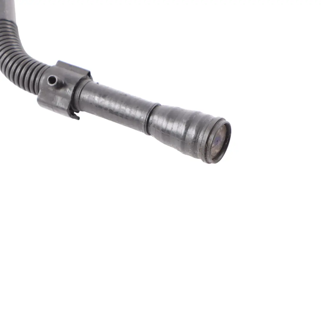 Ablaufschlauch Luftfilterkasten für Volkswagen Transporter T5 2.0 TDI mit Teilenummer 7H0129653 Volkswagen Transporter T5 2.0 TDI Ablaufschlauch Luftfilterkasten - SKU 7H0129653 - Teilenummer 7H0129653