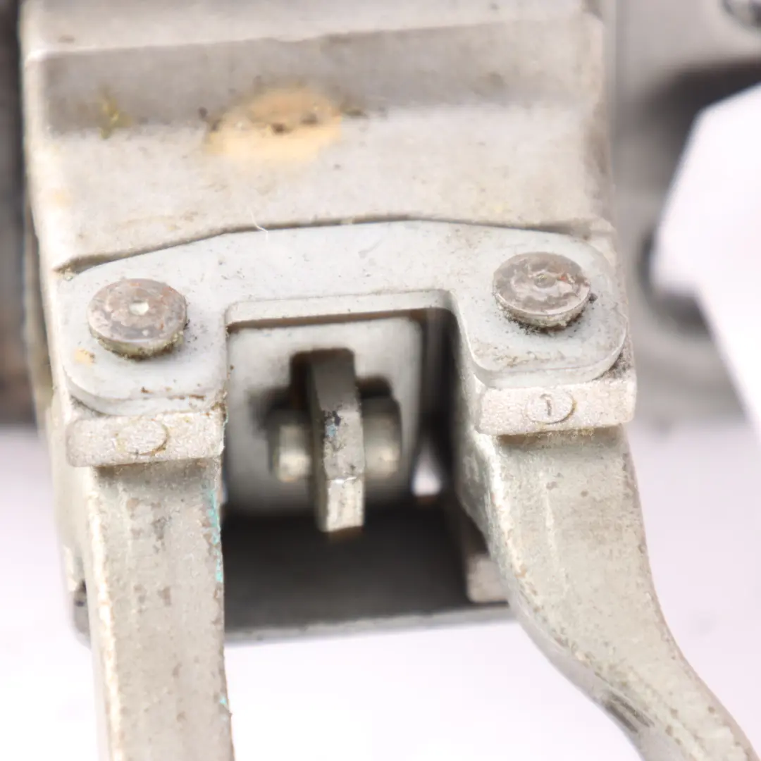 Door Brake Stopper Check Strap Wing Rear Right O/S to Volkswagen T5 with Part number 7H0827794G Volkswagen T5 Door Brake Stopper Check Strap Wing Rear Right O/S - SKU 7H0827794G - Part number 7H0827794G