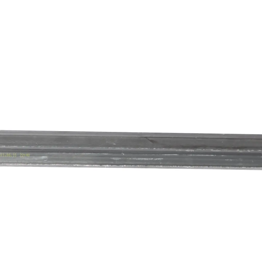 Guarnizione Finestrino Anteriore Destro per Volkswagen Transporter T5 con numero di parte 7H0837472B Volkswagen Transporter T5 Guarnizione Finestrino Anteriore Destro - SKU 7H0837472B - Numero di parte 7H0837472B