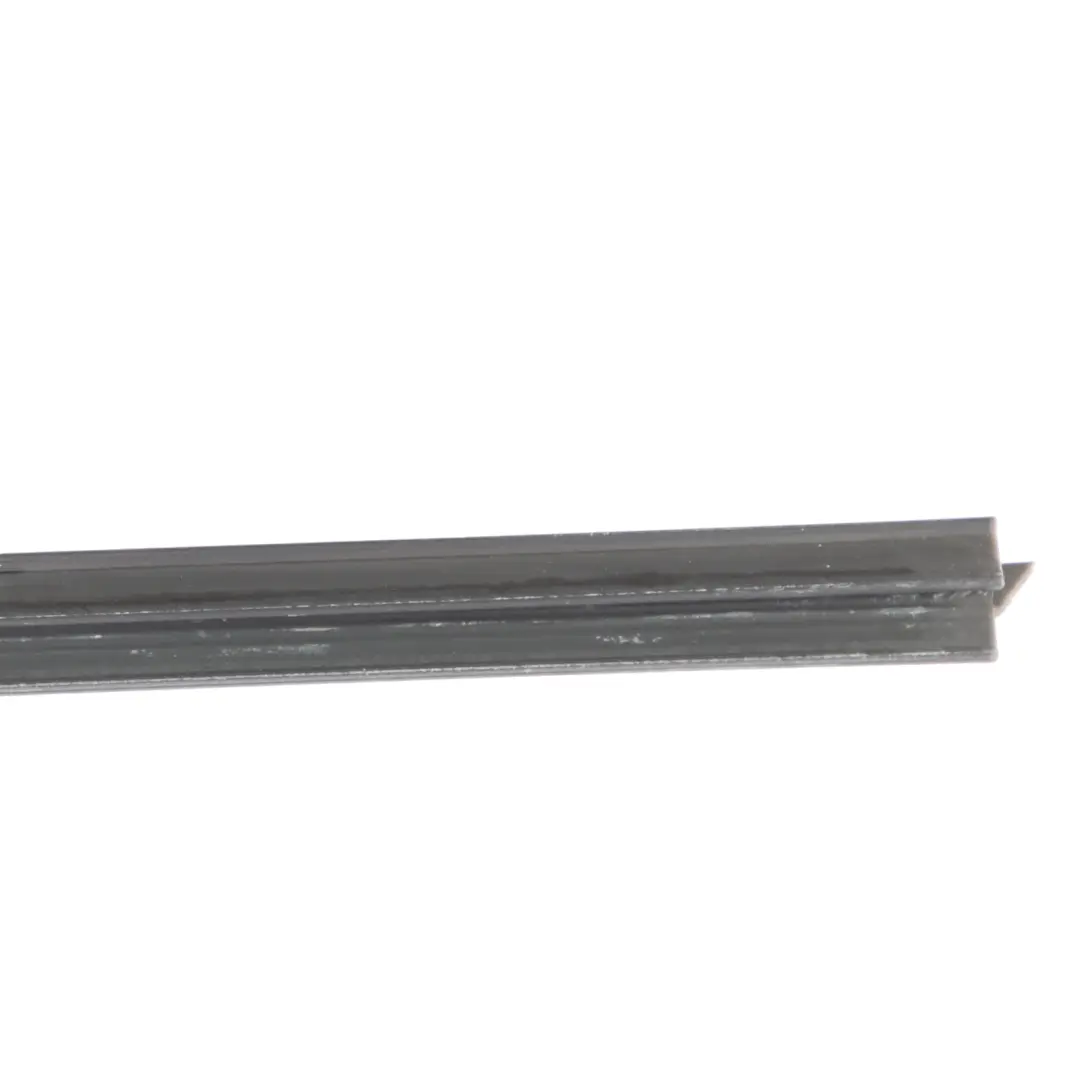 Guarnizione Finestrino Anteriore Destro per Volkswagen Transporter T5 con numero di parte 7H0837472B Volkswagen Transporter T5 Guarnizione Finestrino Anteriore Destro - SKU 7H0837472B - Numero di parte 7H0837472B