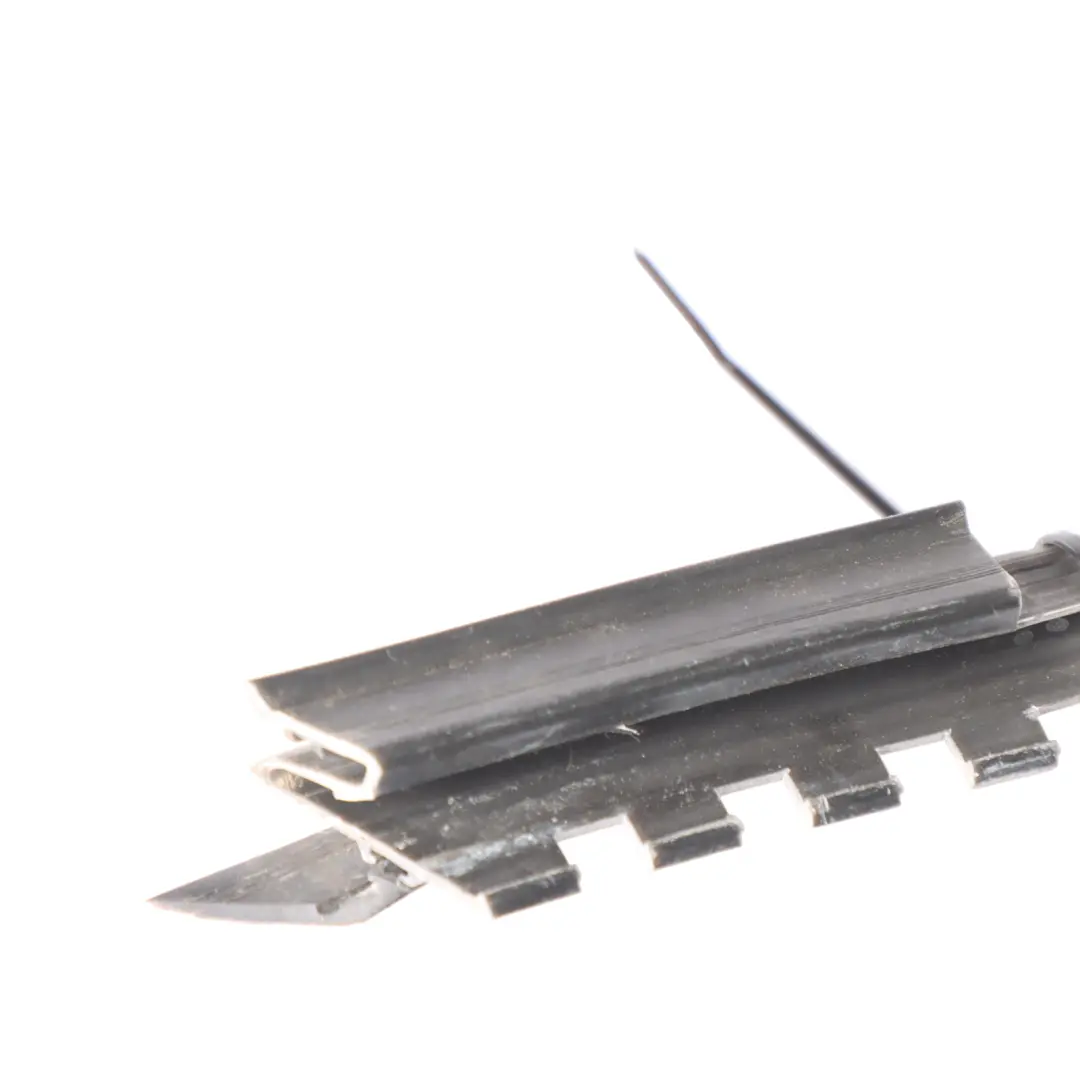 Guarnizione Finestrino Anteriore Destro per Volkswagen Transporter T5 con numero di parte 7H0837472B Volkswagen Transporter T5 Guarnizione Finestrino Anteriore Destro - SKU 7H0837472B - Numero di parte 7H0837472B
