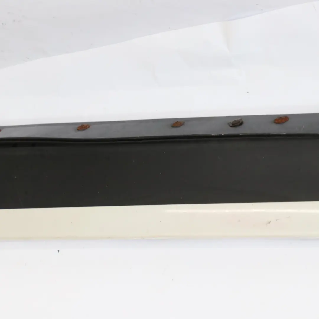 Próg Listwa Progowa Lewa Mineralweiss Biały - A96 do BMW F30 F31 M Sport o numerze 8056579 BMW F30 F31 M Sport Próg Listwa Progowa Lewa Mineralweiss Biały - A96 - SKU 8056579-MW - Numer Części 8056579