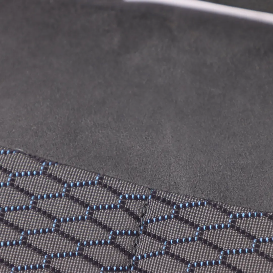 Sedile posteriore destro Rivestimento schienale Alcantara Antracite per BMW F22 con numero di parte 8057952 BMW F22 Sedile posteriore destro Rivestimento schienale Alcantara Antracite - SKU 8057952 - Numero di parte 8057952