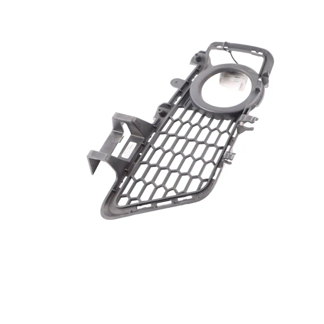 Kratka Osłona Atrapa Zderzaka Prawy Przód do BMW F30 F31 LCI M Sport o numerze 8062632 BMW F30 F31 LCI M Sport Kratka Osłona Atrapa Zderzaka Prawy Przód - SKU 8062632 - Numer Części 8062632