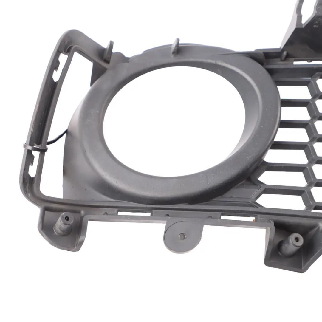 Kratka Osłona Atrapa Zderzaka Prawy Przód do BMW F30 F31 LCI M Sport o numerze 8062632 BMW F30 F31 LCI M Sport Kratka Osłona Atrapa Zderzaka Prawy Przód - SKU 8062632 - Numer Części 8062632