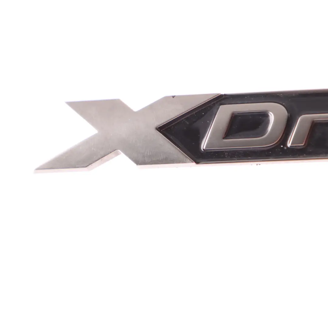 Emblemat Napis Na Bagażnik do BMW F40 xDrive o numerze 8077409 BMW F40 xDrive Emblemat Napis Na Bagażnik - SKU 8077409 - Numer Części 8077409