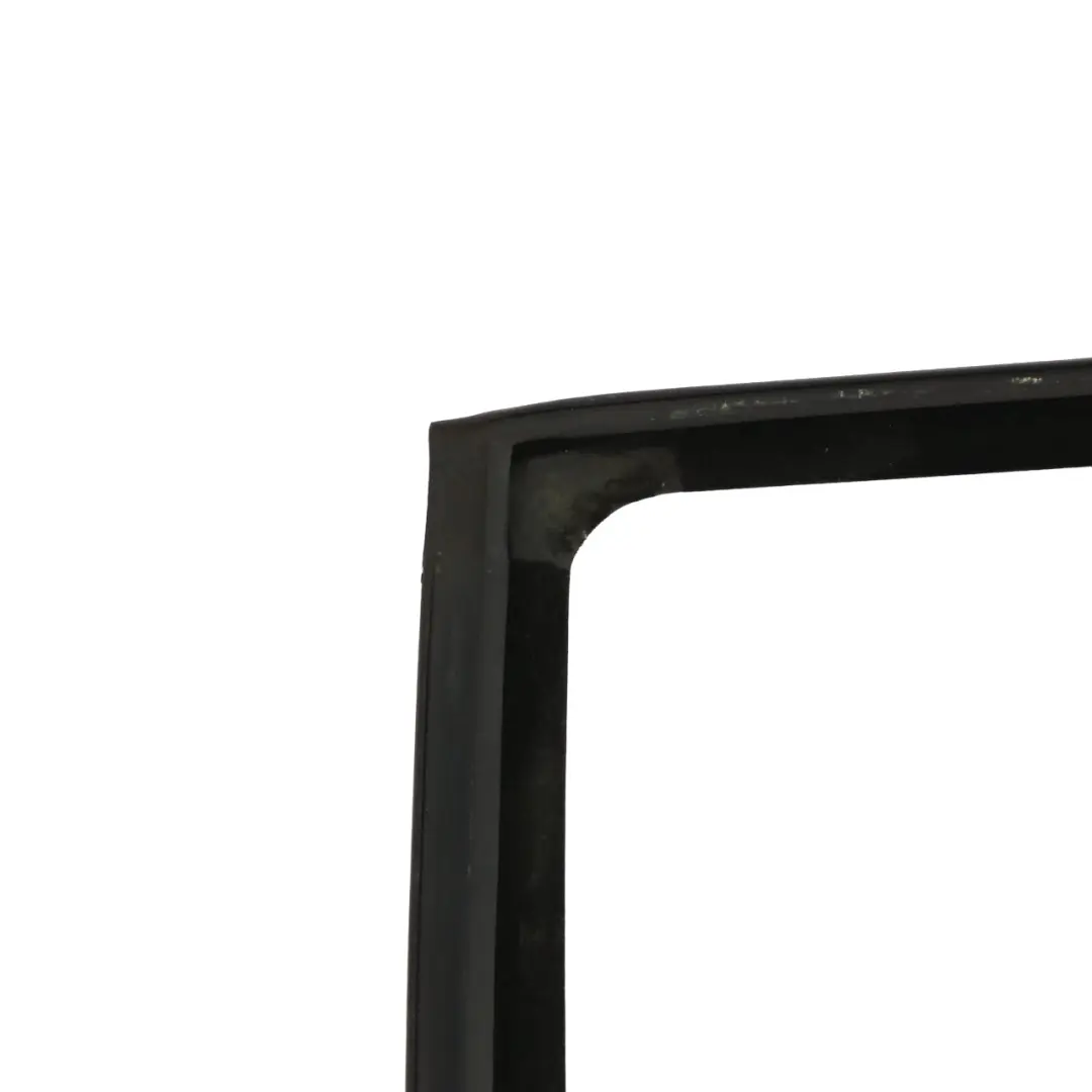 Porta posteriore sinistra Guida finestra guarnizione guarnizione per BMW E38 con numero di parte 8125761 BMW E38 Porta posteriore sinistra Guida finestra guarnizione guarnizione - SKU 8125761 - Numero di parte 8125761