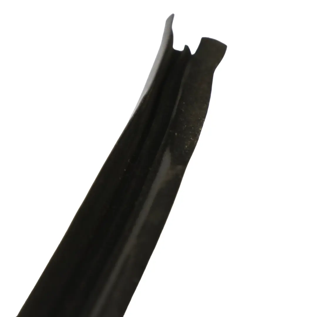 Porta posteriore sinistra Guida finestra guarnizione guarnizione per BMW E38 con numero di parte 8125761 BMW E38 Porta posteriore sinistra Guida finestra guarnizione guarnizione - SKU 8125761 - Numero di parte 8125761