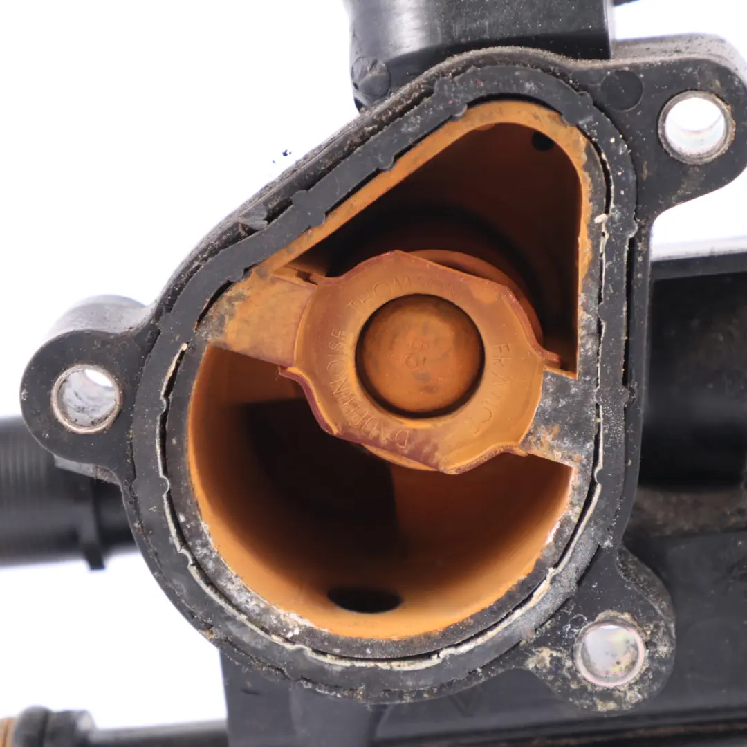 Thermostat Renault Master 2 Opel Movano A 2.5 dCi Thermostat Housing to with Part number 8200262235 Thermostat Renault Master 2 Opel Movano A 2.5 dCi Thermostat Housing - SKU 8200262235 - Part number 8200262235