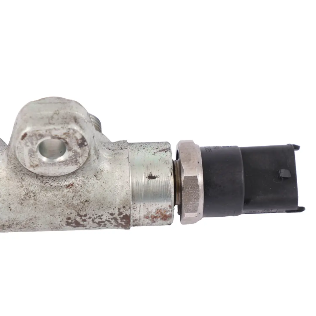 Fuel Injection Rail Renault Master 2 Opel Movano A Diesel 2.5 dCi - SKU 8200347593 - Part number 8200347593
