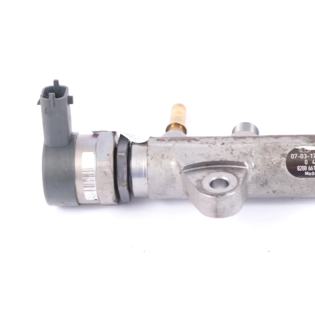 Rail d'injection Renault Trafic 2 Opel Vivaro A Diesel 2.0 dCi pour à propos du numéro de pièce 8200661279 Rail d'injection Renault Trafic 2 Opel Vivaro A Diesel 2.0 dCi - SKU 8200661279 - Numéro de pièce 8200661279