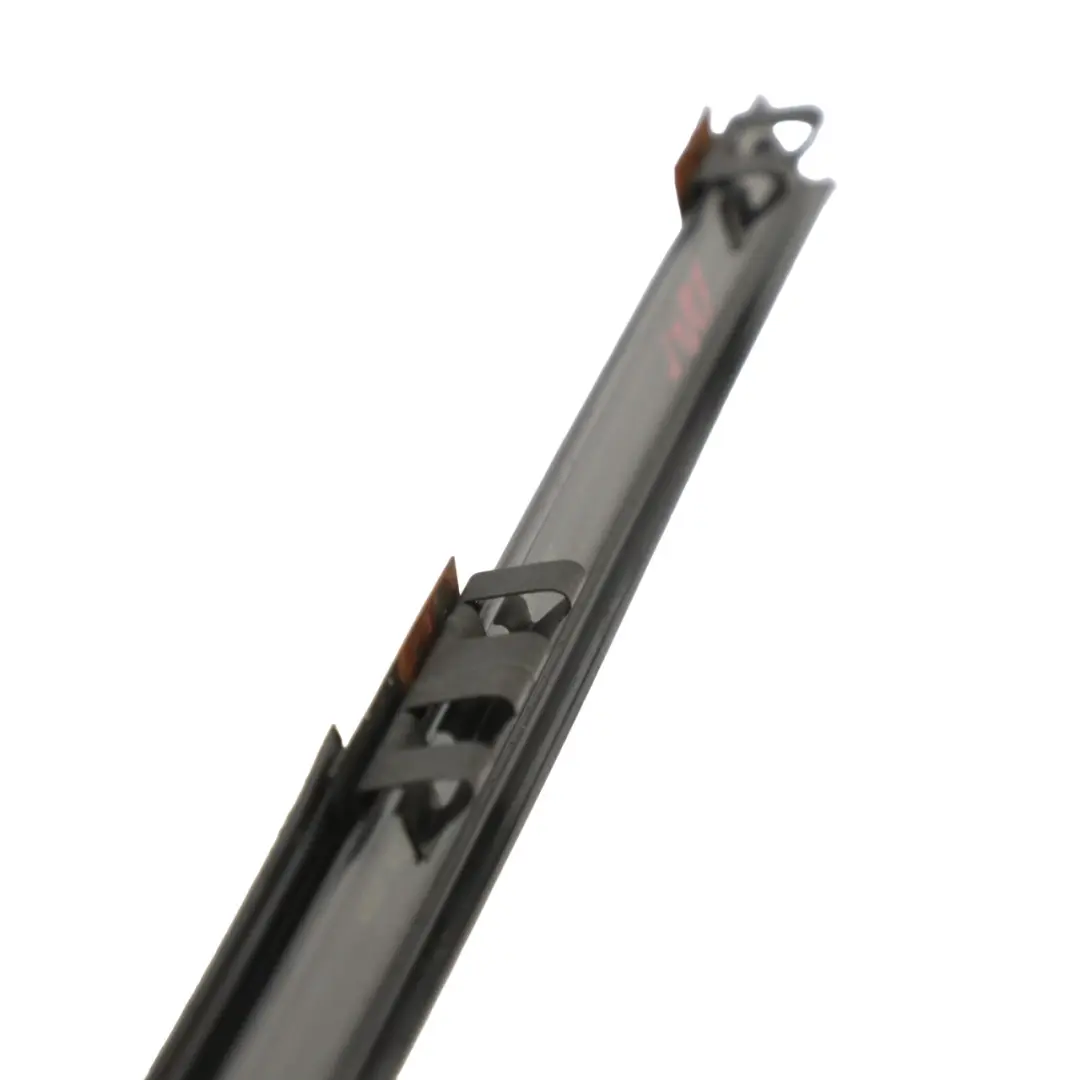 Trasera Izquierda Puerta Ventana Vidrio Interior Cromo Tira para BMW E38 con número de pieza 8230491 BMW E38 Trasera Izquierda Puerta Ventana Vidrio Interior Cromo Tira - SKU 8230491 - Número de pieza 8230491