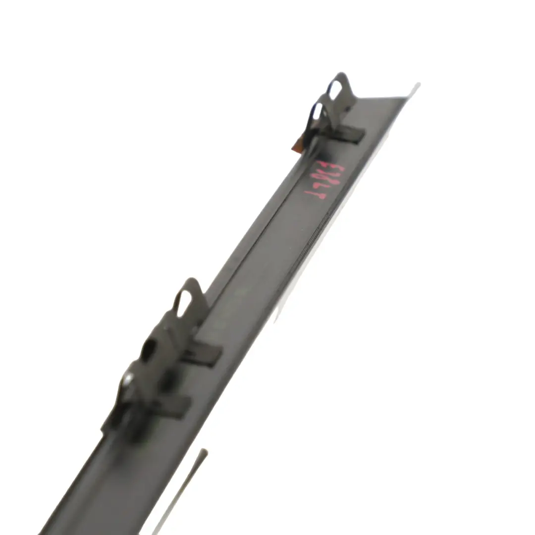 Listwa Drzwi Uszczelka Chrom Lewy Tył do BMW E38 o numerze 8230491 BMW E38 Listwa Drzwi Uszczelka Chrom Lewy Tył - SKU 8230491 - Numer Części 8230491