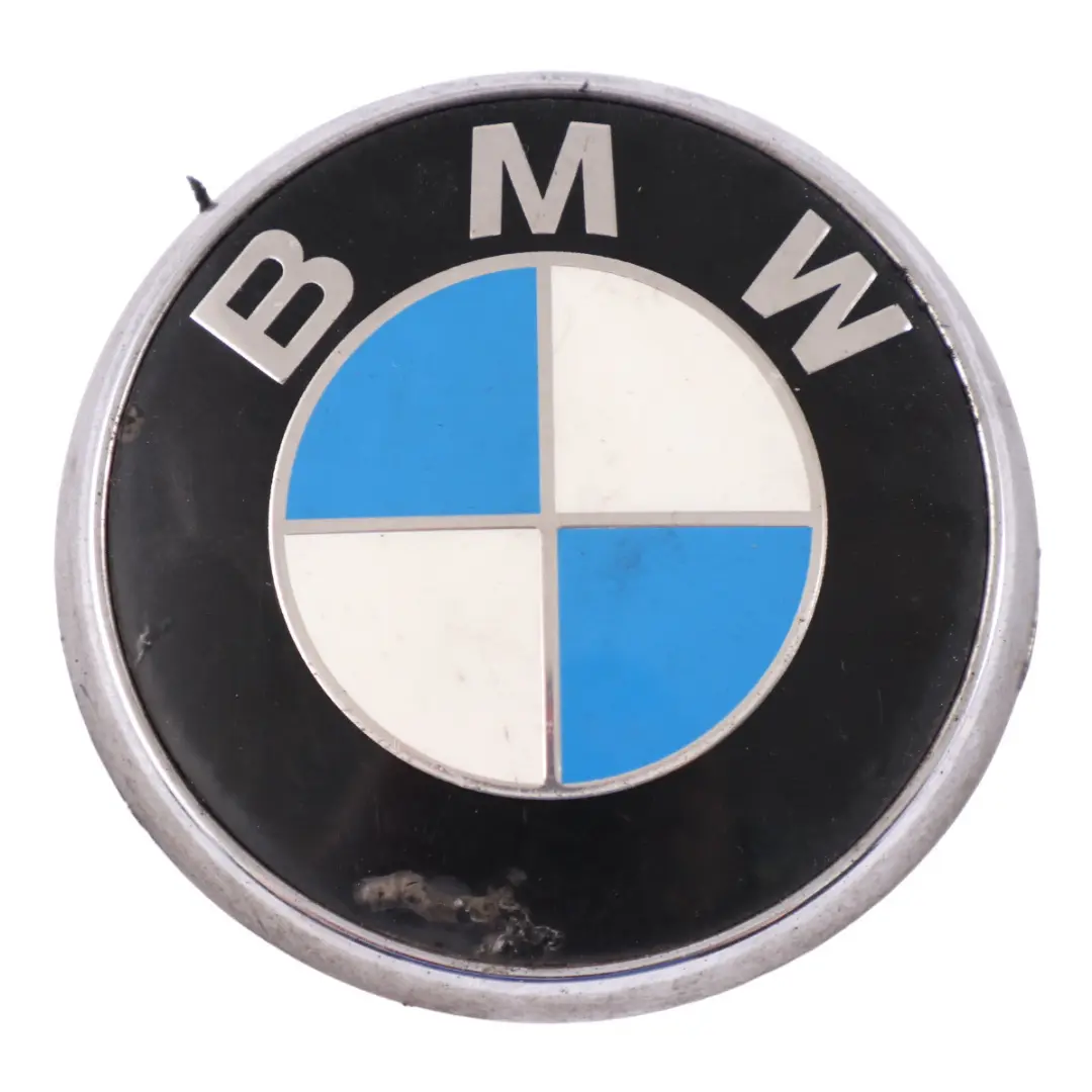 Emblemat Znaczek Tylny Klapy Bagażnika do BMW E46 Touring o numerze 8240128 BMW E46 Touring Emblemat Znaczek Tylny Klapy Bagażnika - SKU 8240128-1 - Numer Części 8240128