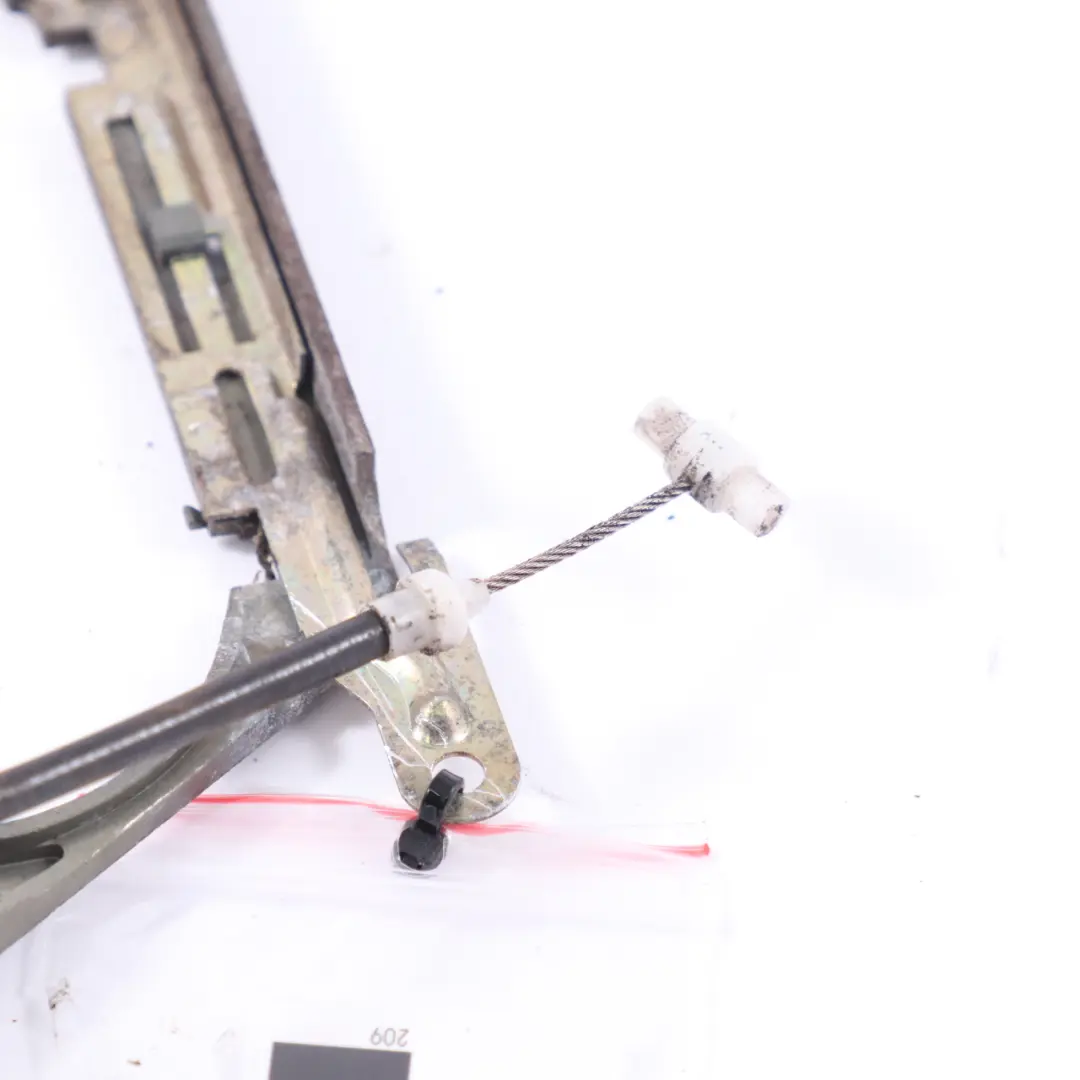 Podstawa Ramka Uchwyt Klamki Drzwi Tył Lewa do BMW E38 Sedan o numerze 8245345 BMW E38 Sedan Podstawa Ramka Uchwyt Klamki Drzwi Tył Lewa - SKU 8245345 - Numer Części 8245345