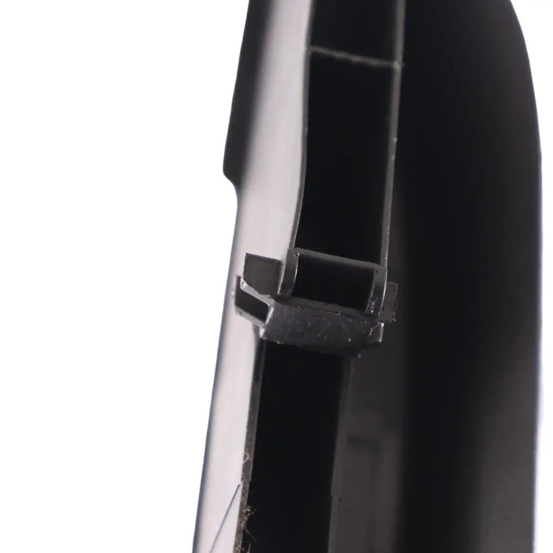 Guida sedile anteriore sinistro Coprire pannello rivestimento nero per BMW E46 E63 con numero di parte 8248211 BMW E46 E63 Guida sedile anteriore sinistro Coprire pannello rivestimento nero - SKU 8248211 - Numero di parte 8248211