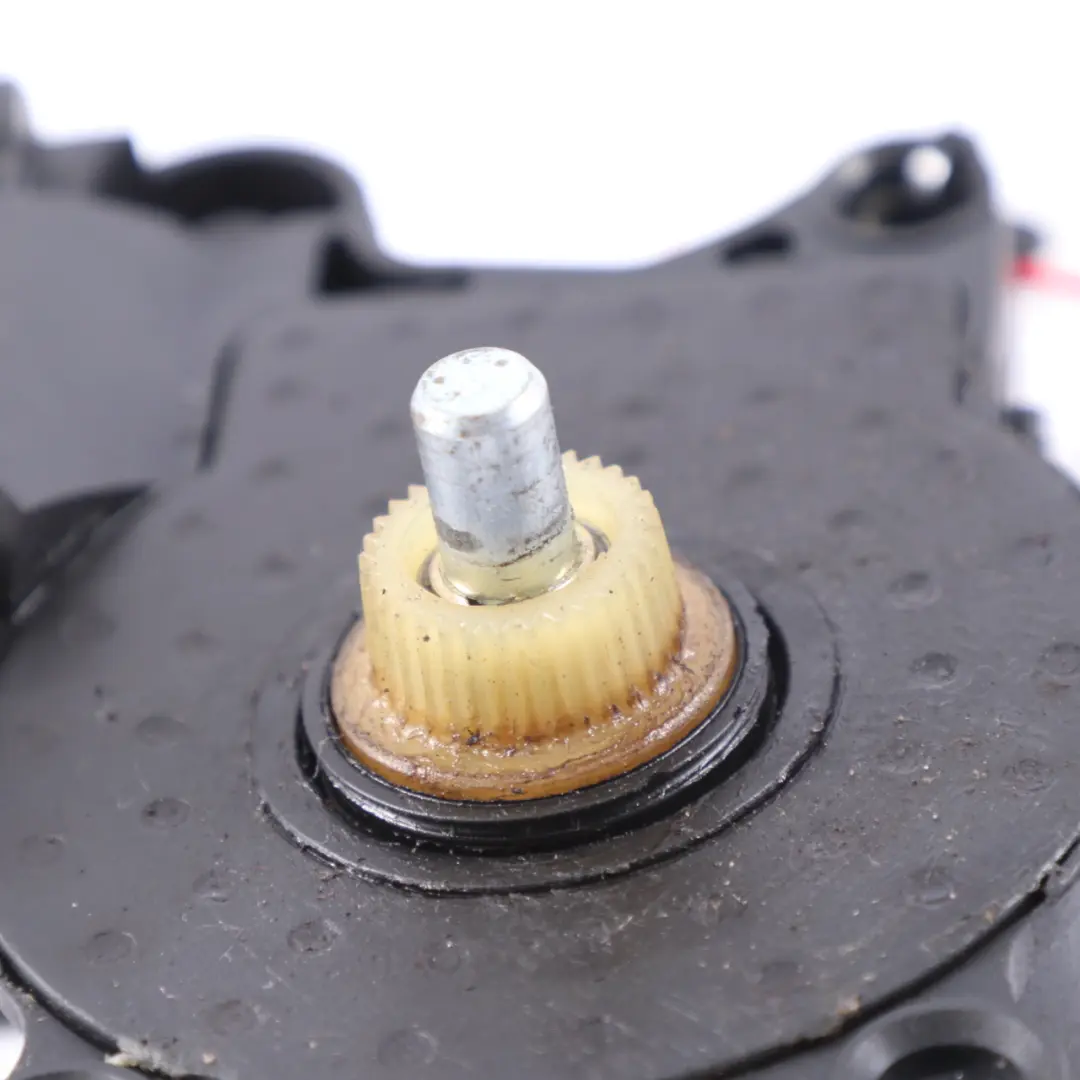 Motore sollevatore finestrino posteriore sinistro per BMW X5 E53 Z4 E85 E46 con numero di parte 8381021 BMW X5 E53 Z4 E85 E46 Motore sollevatore finestrino posteriore sinistro - SKU 8381021 - Numero di parte 8381021