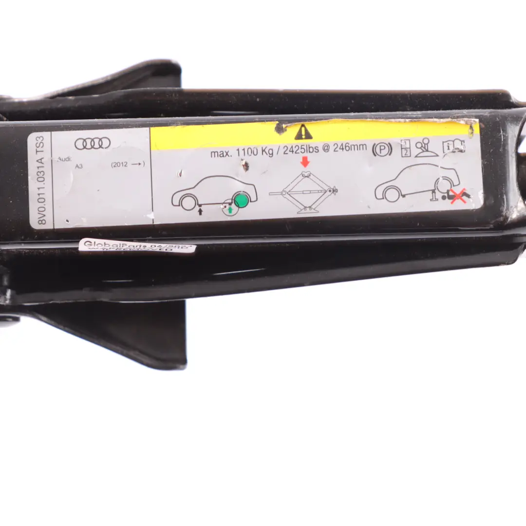 Cric Attrezzo Auto Sollevatore Emergenza Ruote per Audi A3 8V con numero di parte 8V0011031A Audi A3 8V Cric Attrezzo Auto Sollevatore Emergenza Ruote - SKU 8V0011031A - Numero di parte 8V0011031A