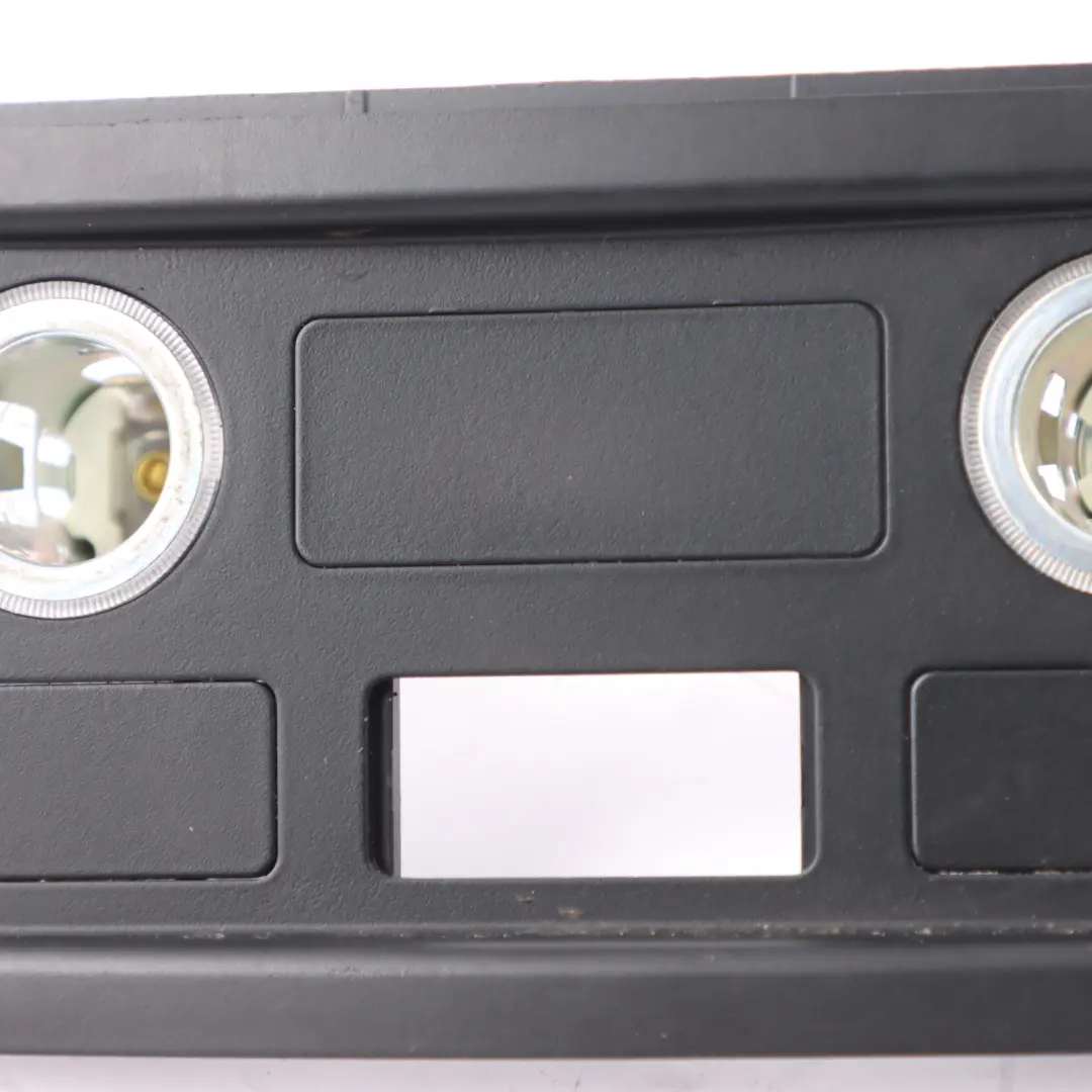 Console Centrale Accendisigari Posteriore Nero 9117364 per BMW E60 E61 con numero di parte 9117364 BMW E60 E61 Console Centrale Accendisigari Posteriore Nero 9117364 - SKU 9117364- - Numero di parte 9117364