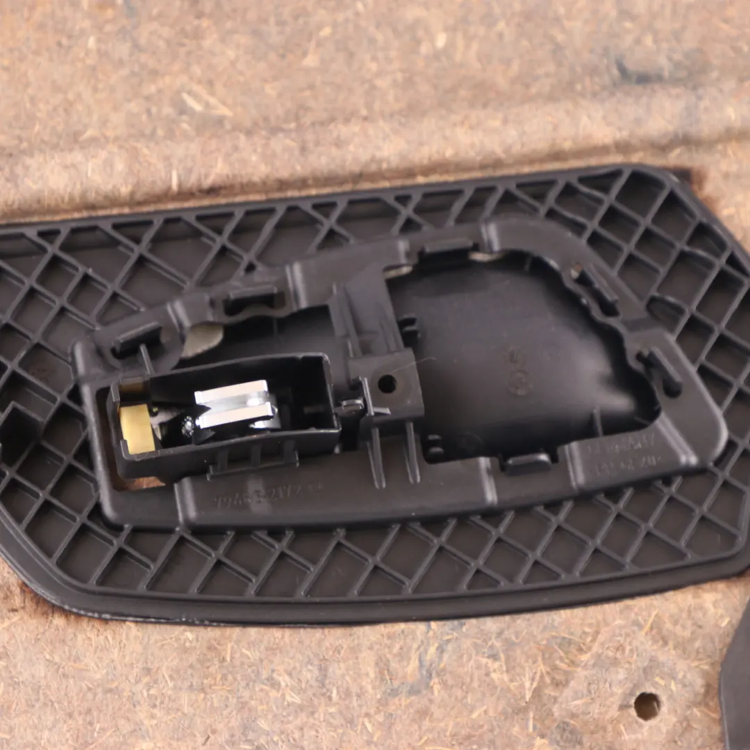 Türverkleidung Hinten Links Leder Dakota Oyster 9167931 für BMW 3 E91 Touring mit Teilenummer 9167932 BMW 3 E91 Touring Türverkleidung Hinten Links Leder Dakota Oyster 9167931 - SKU 9167932 - Teilenummer 9167932