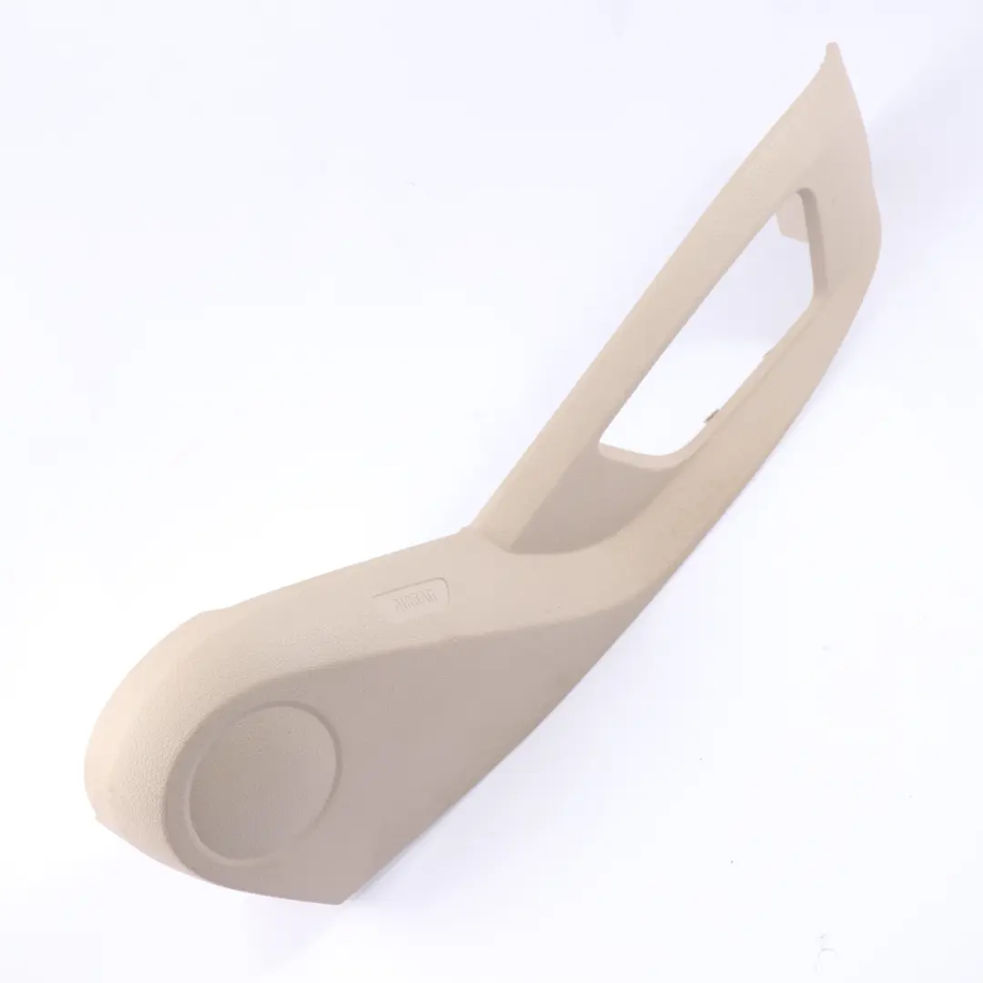 Osłona Fotela Zewnętrznego Prawa Beż do BMW F01 F07 F10 o numerze 9168214 BMW F01 F07 F10 Osłona Fotela Zewnętrznego Prawa Beż - SKU 9168214 - Numer Części 9168214