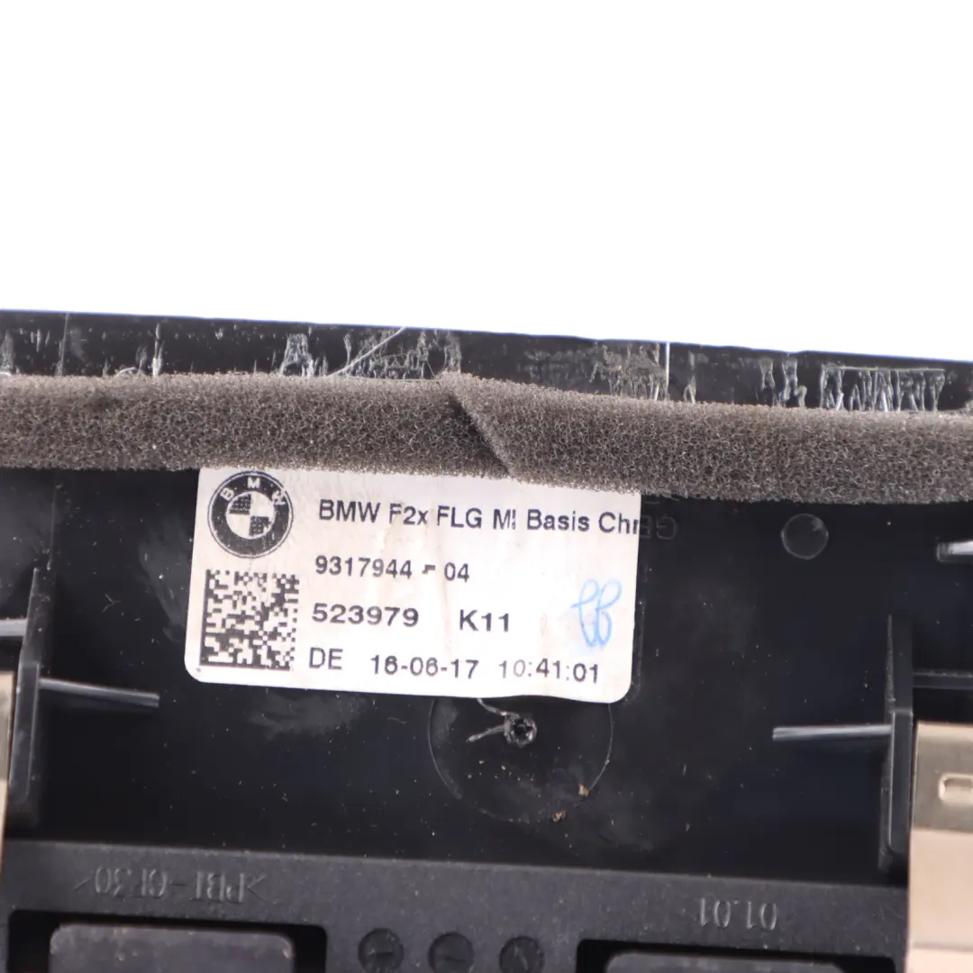 BMW F20 F21 LCI Rejilla Ventilación Central Salpicadero Cromado - SKU 9317944-2 - Número de pieza 9317944