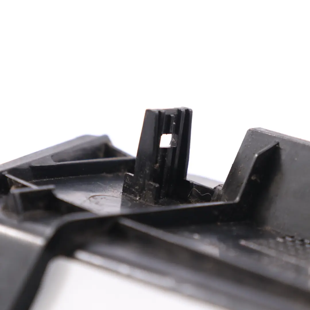 Couvercle garniture lampe arrière arrière goutte droite pour Hyundai H-1 à propos du numéro de pièce 952304H200 Hyundai H-1 Couvercle garniture lampe arrière arrière goutte droite - SKU 924834H000 - Numéro de pièce 952304H200