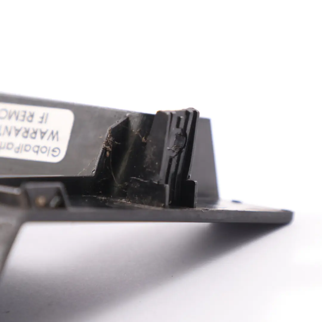 Osłona Zaślepka Lampy Prawy Tył do Hyundai H-1 o numerze 952304H200 Hyundai H-1 Osłona Zaślepka Lampy Prawy Tył - SKU 924834H000 - Numer Części 952304H200